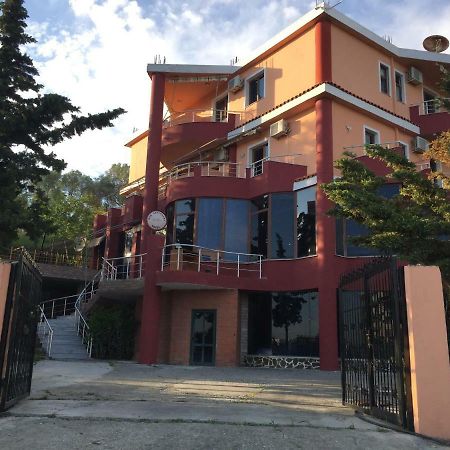 Hotel Moris Kryemëdhej 外观 照片