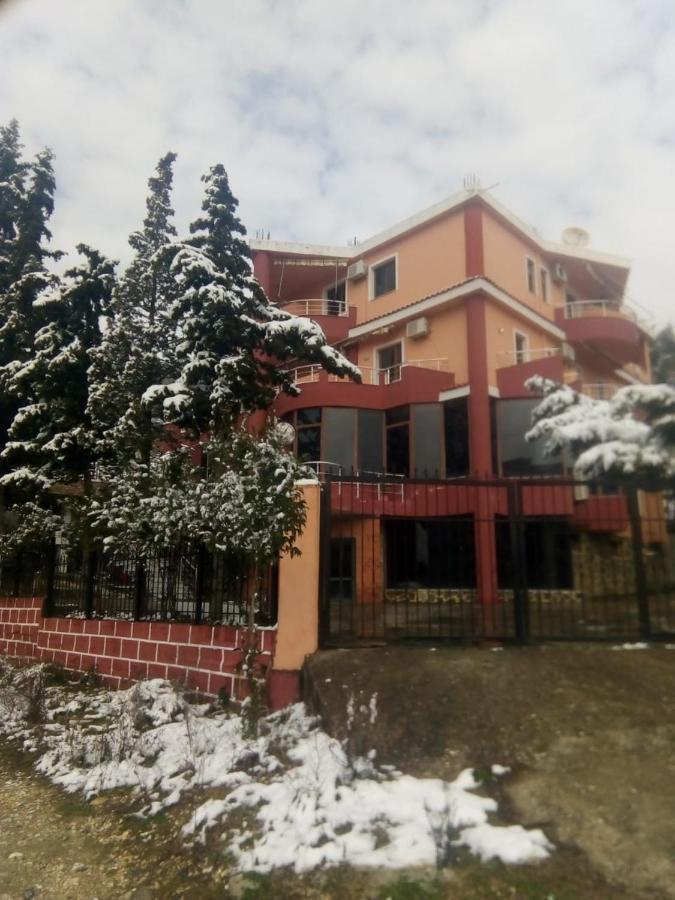 Hotel Moris Kryemëdhej 外观 照片