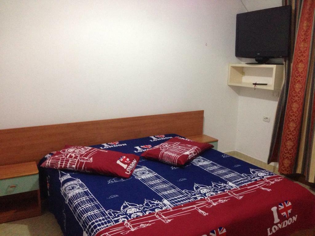 Hotel Moris Kryemëdhej 外观 照片